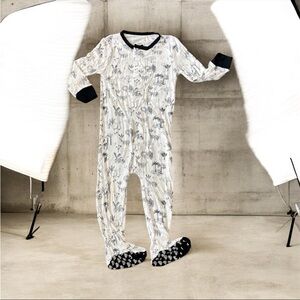 MAGNETIC ME Animal Safari Footie Romper White/ Black Boys Size 9-12 Months